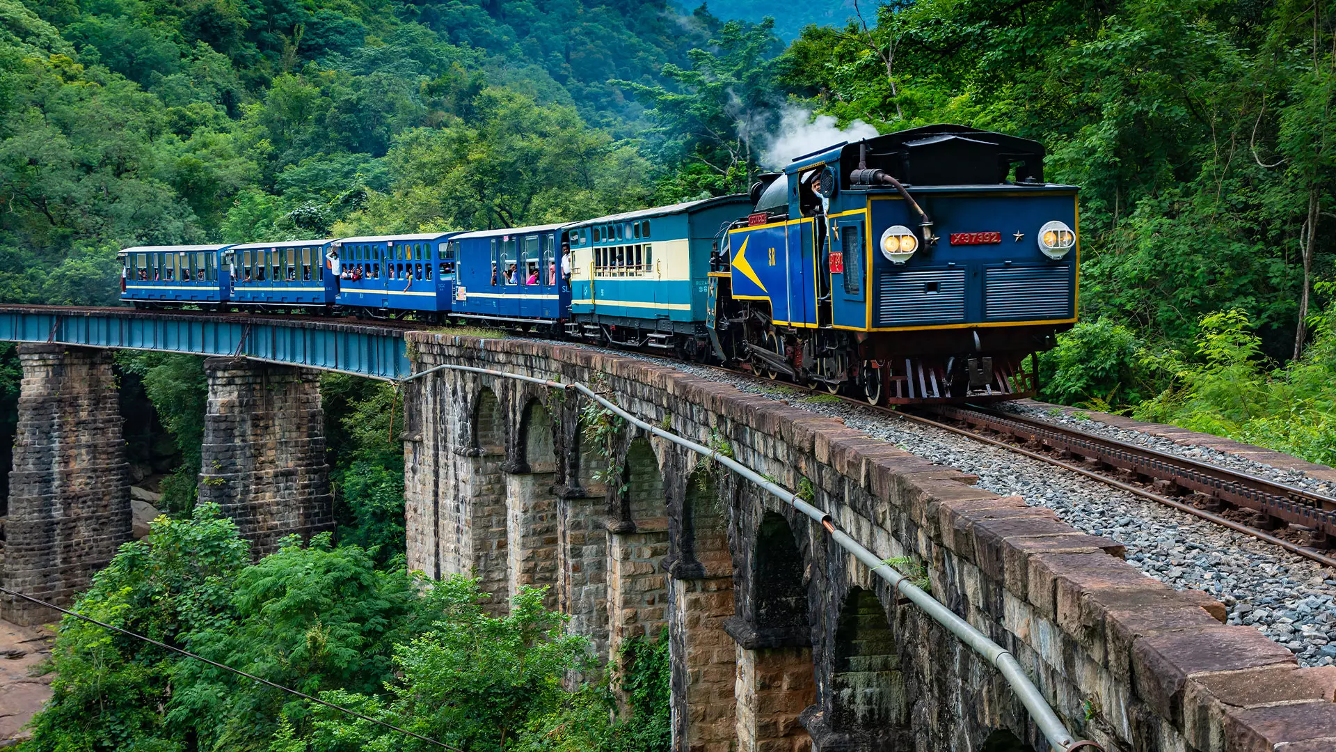 5 most beautiful trains journeys in India