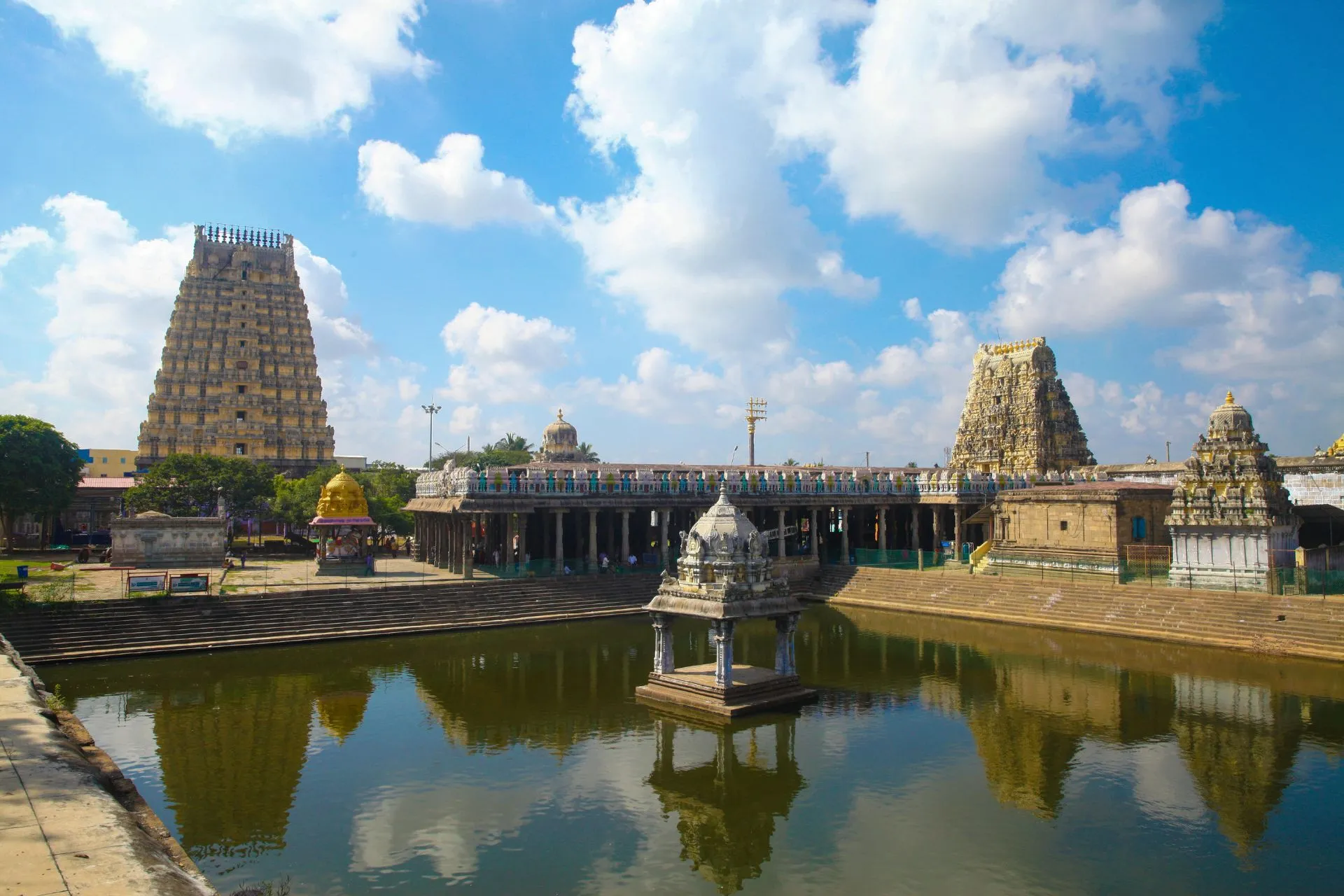 Best 10 Places to Visit in Tamil Nadu